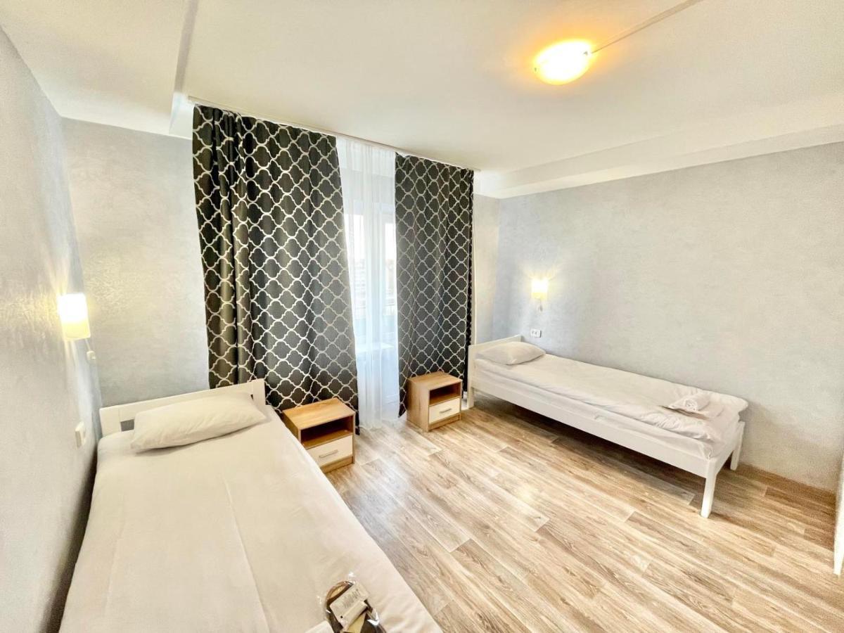 Hotel 7F Киев Екстериор снимка