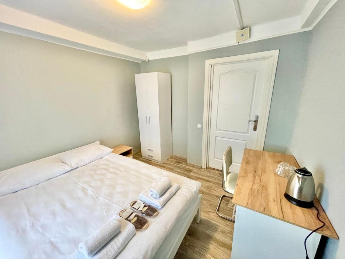 Hotel 7F Киев Екстериор снимка